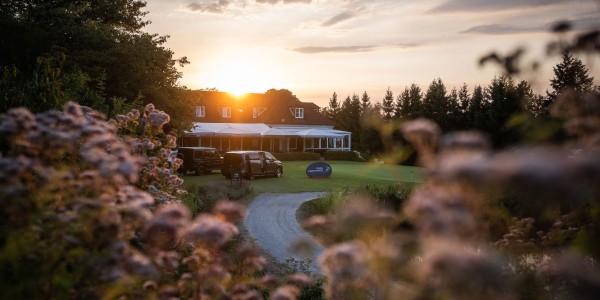 31.557 Euro für die Peak Performer Stiftung - erfolgreiche Emil Frey Deutschland Mainfranken Golftrophy.